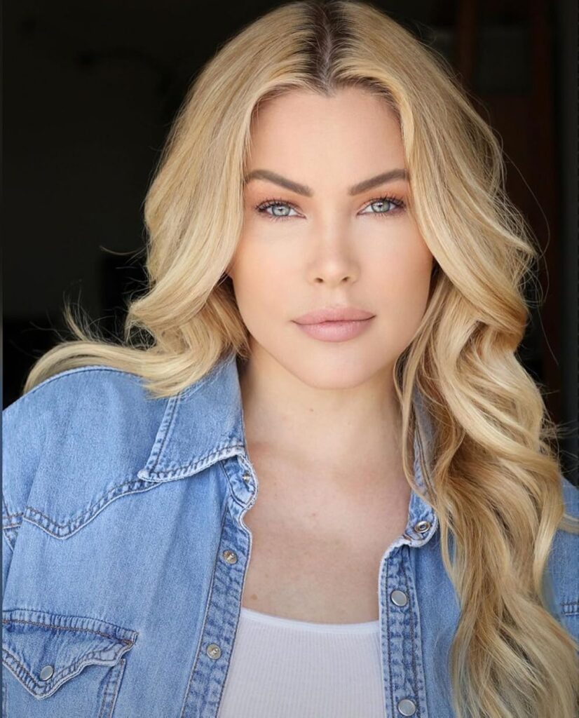 Atiana De La Hoya